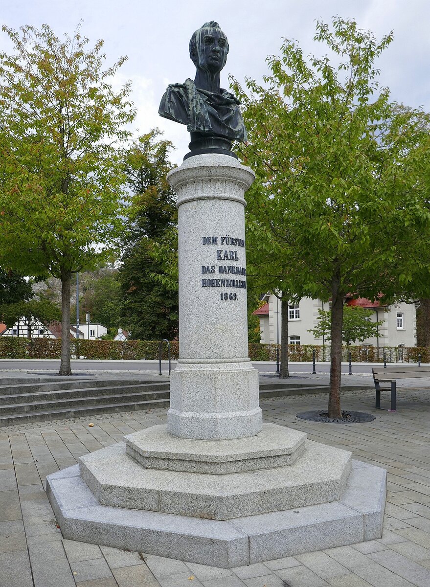 Sigmaringen, Denkmal f�r F�rst Karl von Hohenzollern von 1869, steht am Karlsplatz, Sept.2026
