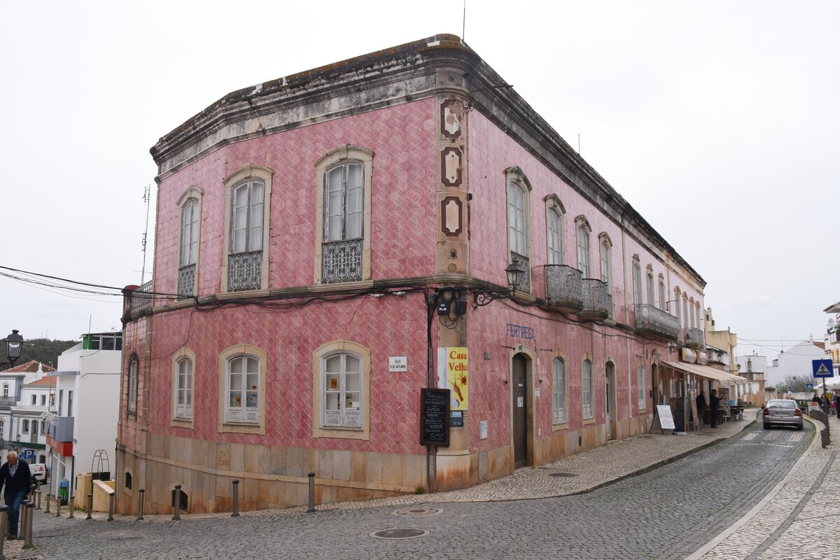 SILVES, 17.03.2022, Gebude in der Rua 25 de Abril