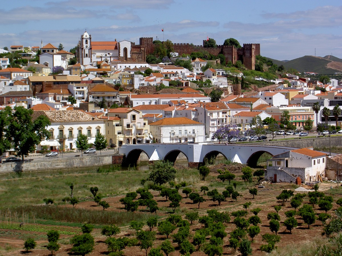 Silves, Aussicht auf das Castelo und die Kathedrale (25.05.2014)