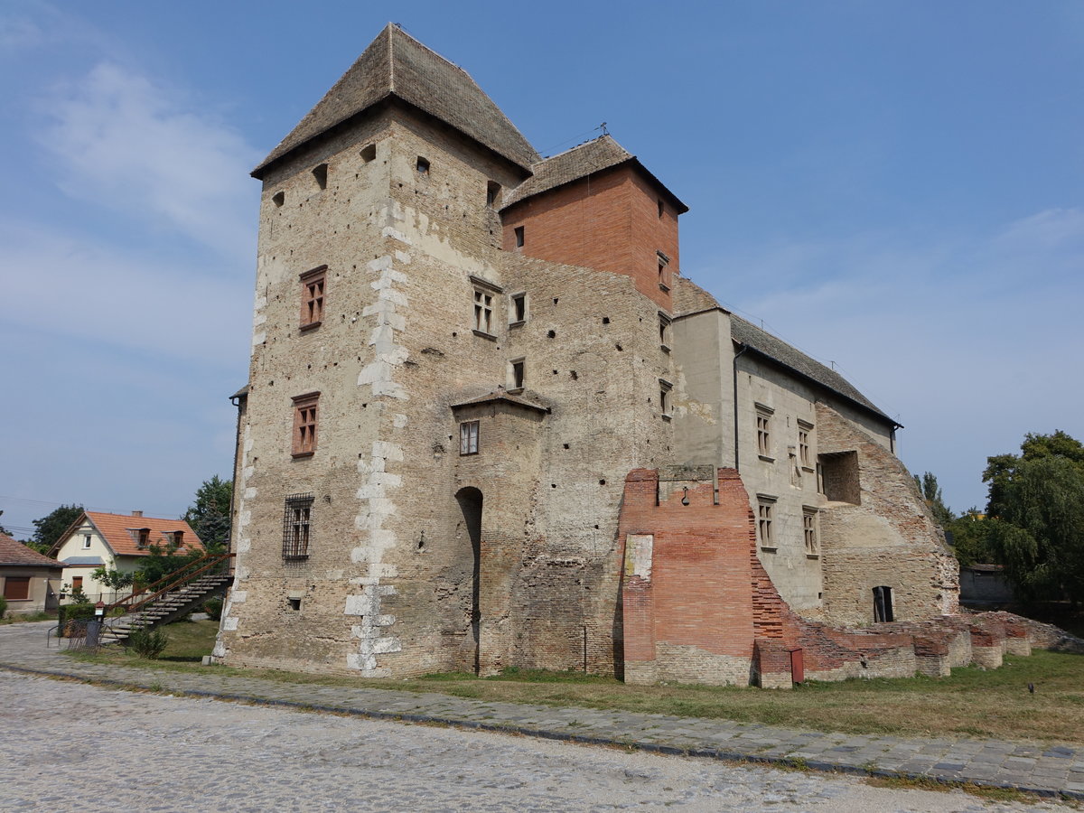 Simontornya, historische Renaissance Burg, erbaut bis 1508 (01.09.2018)