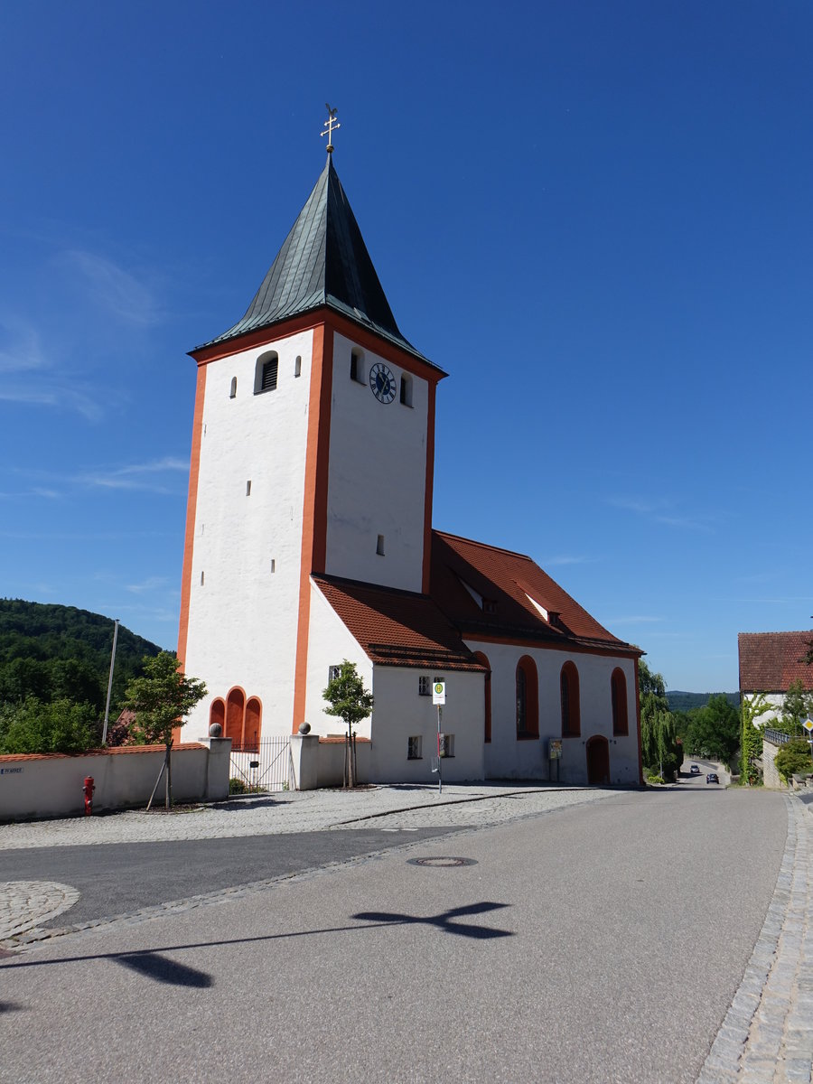 Sindlbach, kath. Pfarrkirche St. Jakobus, Saalbau mit Chorturm, erbaut bis 1640, Erweiterung 1890 (11.06.2017)