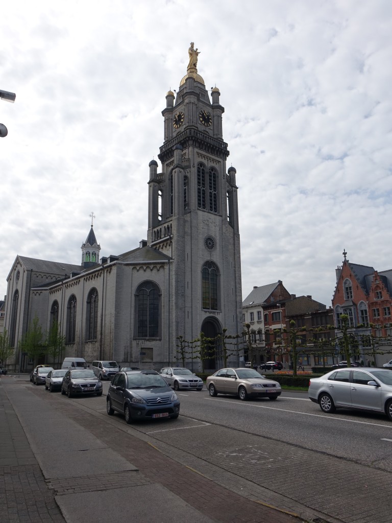 Sint-Niklaas, Liebfrauenkirche, erbaut im Stil des Historismus, dreischiffige Kreuzkirche, erbaut von 1841 bis 1844 (29.04.2015)