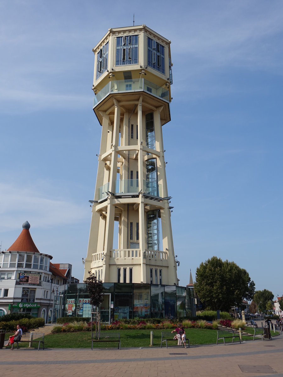 Siofok, alte Wasserturm am Szabadsag Ter, erbaut 1912 (30.08.2018)