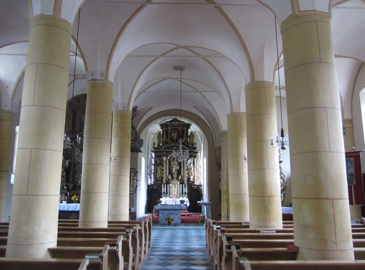 Sirnitz, Mittelschiff der Pfarrkirche St. Nikolaus, Hochaltar von 1690 (30.09.2013)