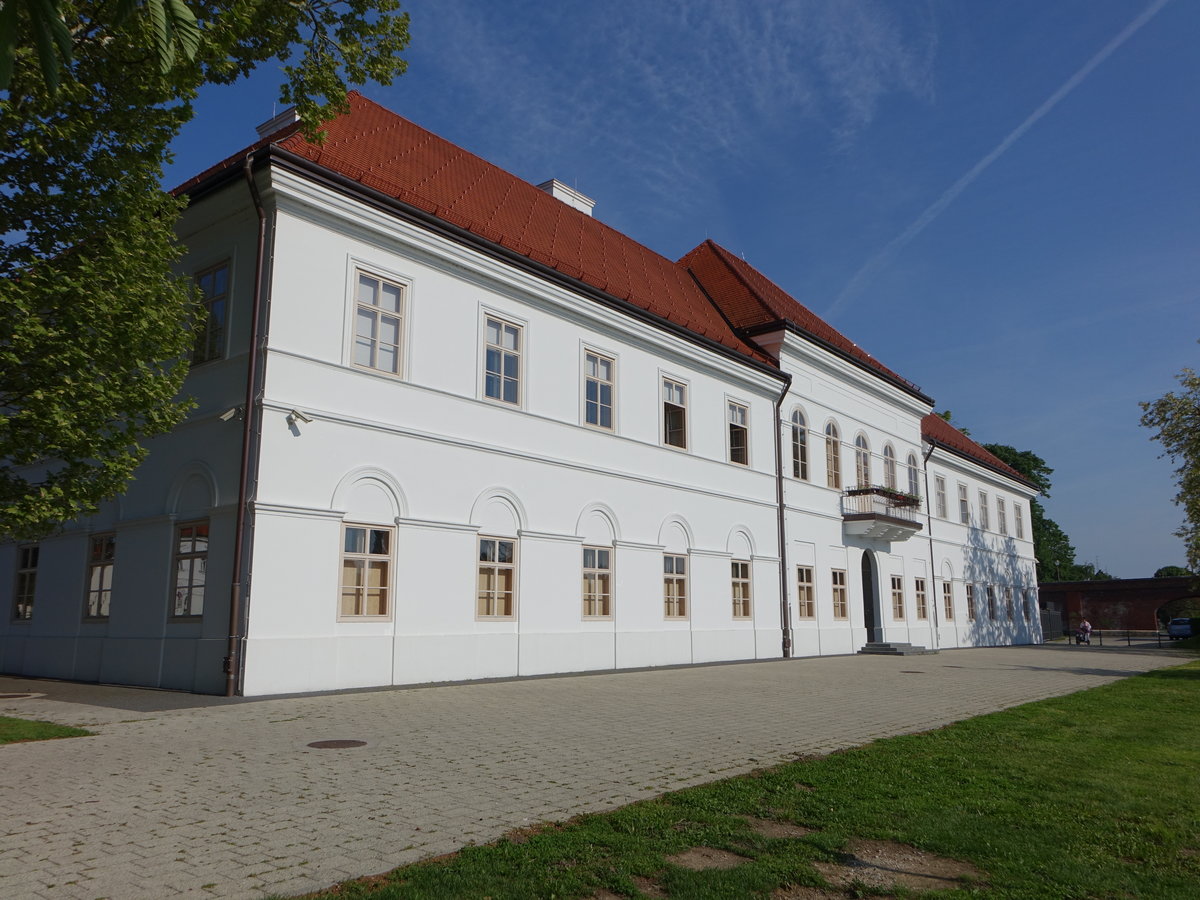 Sisak, Kaptol kloster am Bana Josipa Jelacica Platz (01.05.2017)