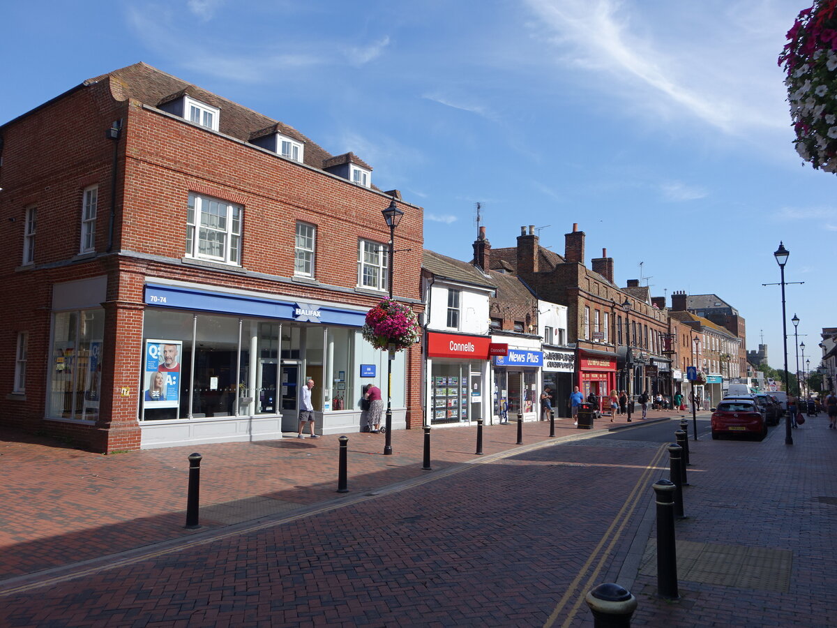 Sittingbourne, Huser und Geschfte in der High Street (05.09.2023)