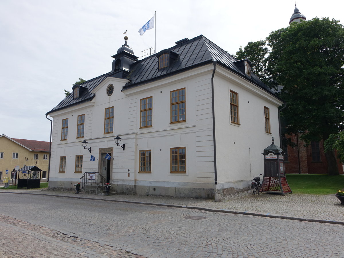 Skänninge, Rokoko Rathaus am Stor Torget, erbaut 1770 (15.06.2017)