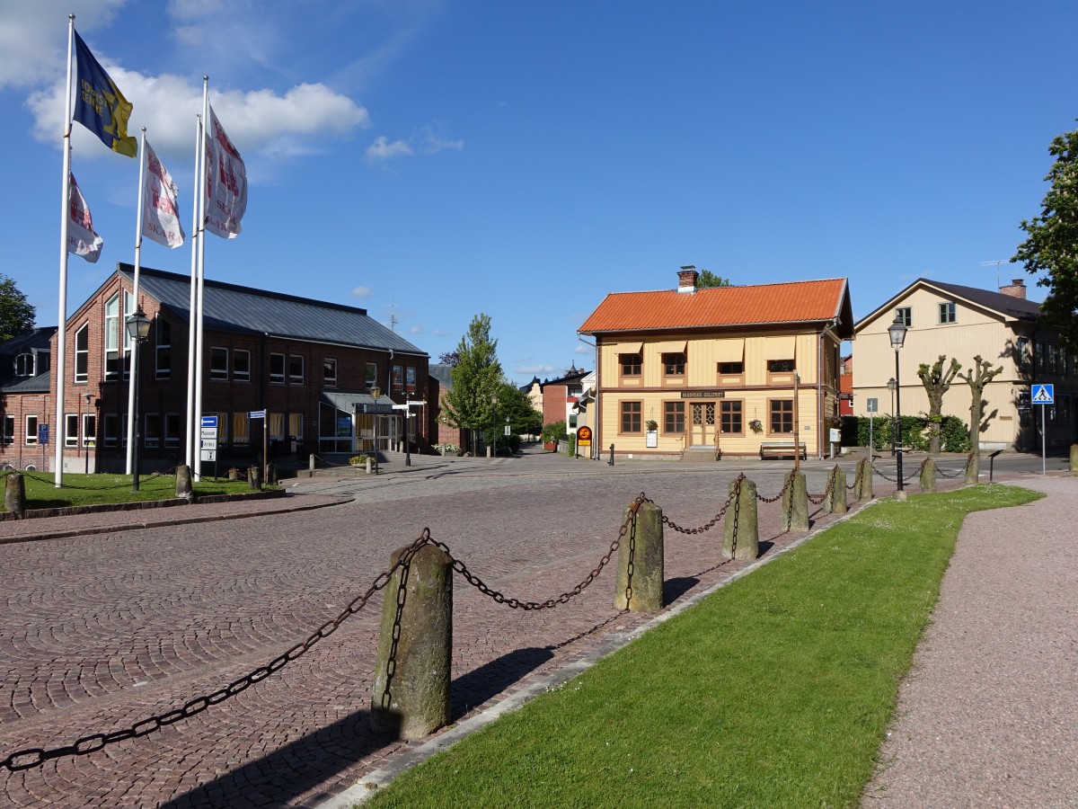 Skara, Stadtbibliothek und Touristinfo in der Skolgatan (14.06.2015)