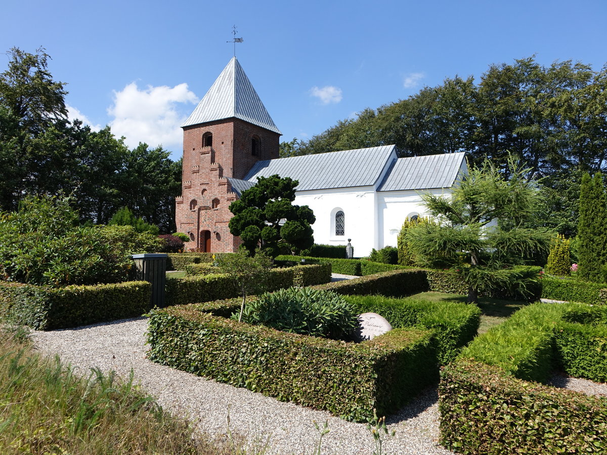 Skivholm, romanische Ev. Kirche, erbaut im 11. Jahrhundert (24.07.2019)