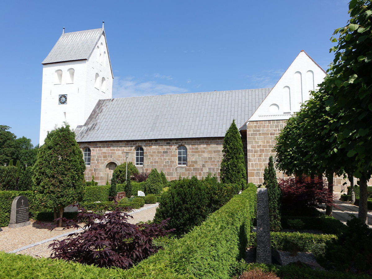 Skjern, romanische Ev. Kirche, erbaut im 12. Jahrhundert (09.06.2018)
