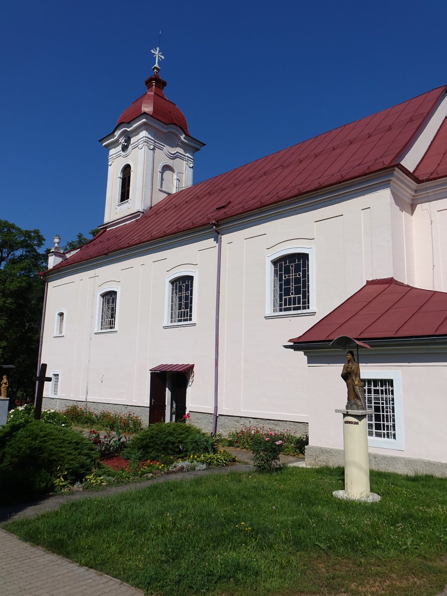 Sklene Teplice / Glashtte, Pfarrkirche St. Lukas, erbaut bis 1811 im klassizistischen Stil (08.08.2020)