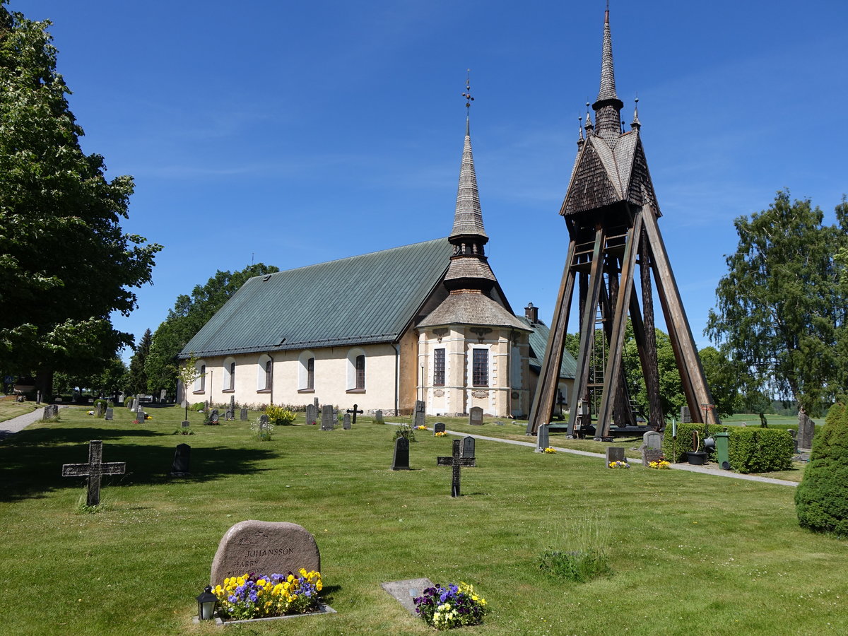 Skldinge Kyrka, Steinkirche erbaut im 11. Jahrhundert, Sakristei 12. Jahrhundert, 
Glockenturm von 1700 (14.06.2016)