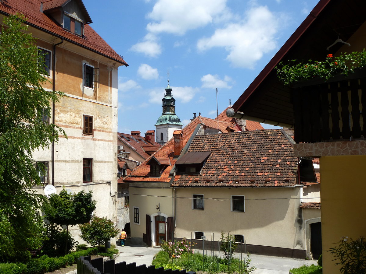 Skofja Loka, auf dem Fuweg vom Schlo zur Altstadt, Juni 2016