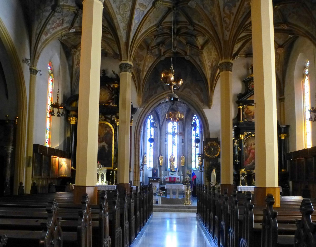 Skofja Loka, Blick in den Innenraum der Jakobskirche, Juni 2016