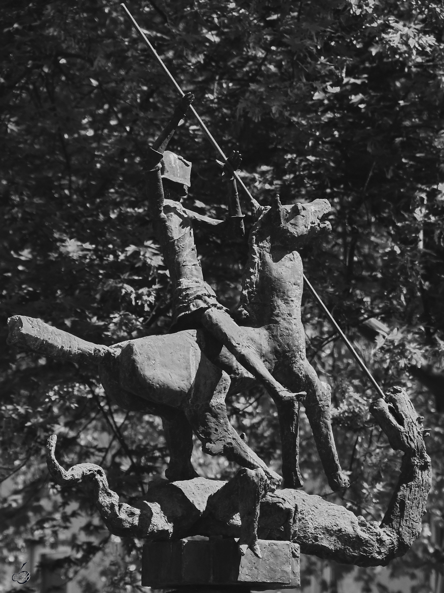 Skulptur des Drachentters St. Georg, so gesehen Anfang Mai 2020 in Hattingen.