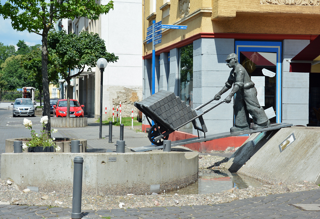 Skulptur in der Fugngerzone von Neuwied - 24.07.2014