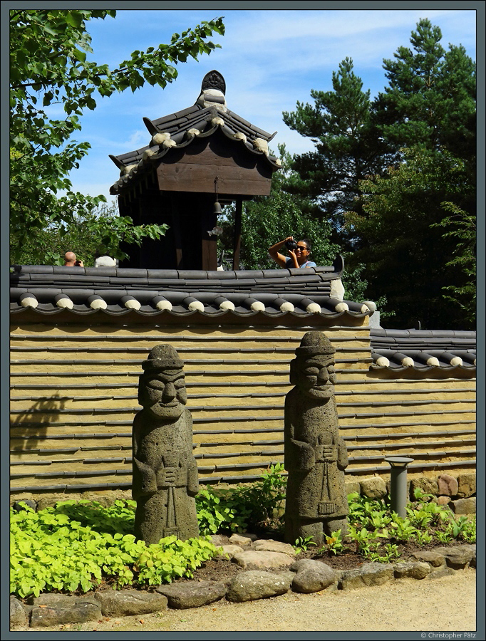 Skulpturen im Koreanischen Garten auf dem IGA-Gelnde in Berlin-Marzahn. Der Garten wurde 2006 erffnet. (30.07.2017)