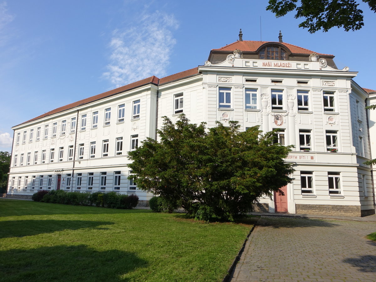 Slavkov u Brna/ Austerlitz, Zvidalek Schule an Palackeho Namesti (31.05.2019)
