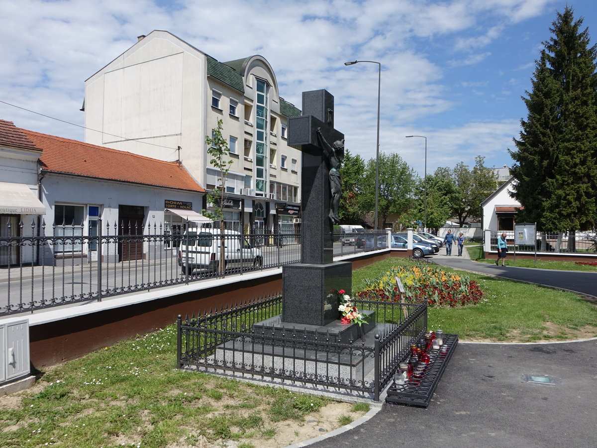 Slavonski Brod, Kreuz an der Petra Kresimira V. Strae (02.05.2017)