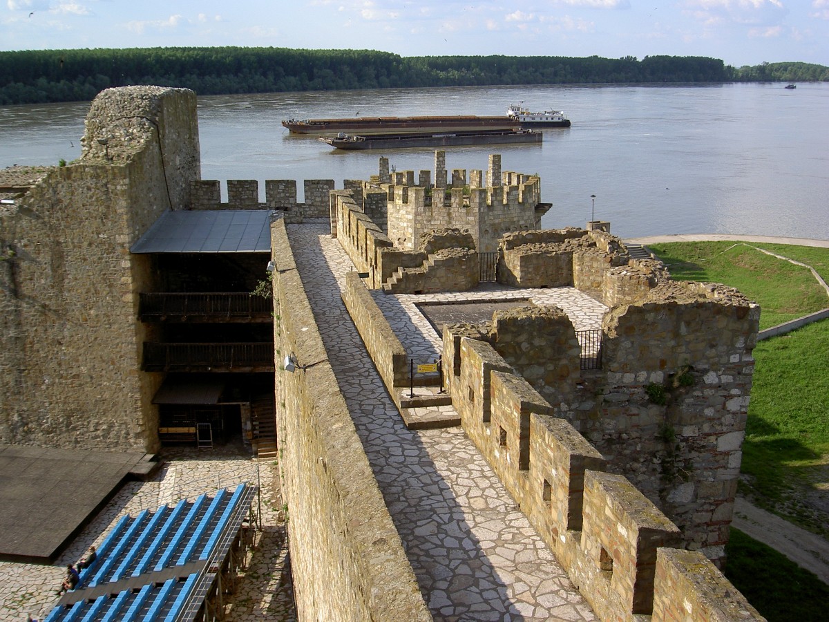 Smederevo, Ausblick von der Festungsmauer auf die Donau (09.05.2014)