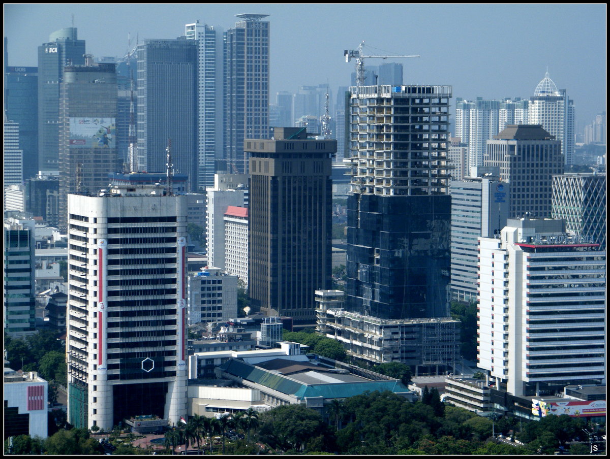 So sah die indonesische Hauptstadt Jakarta aus beobachtet von der Aussichtsplattform des Monumen Nasional im Sept. 2018.