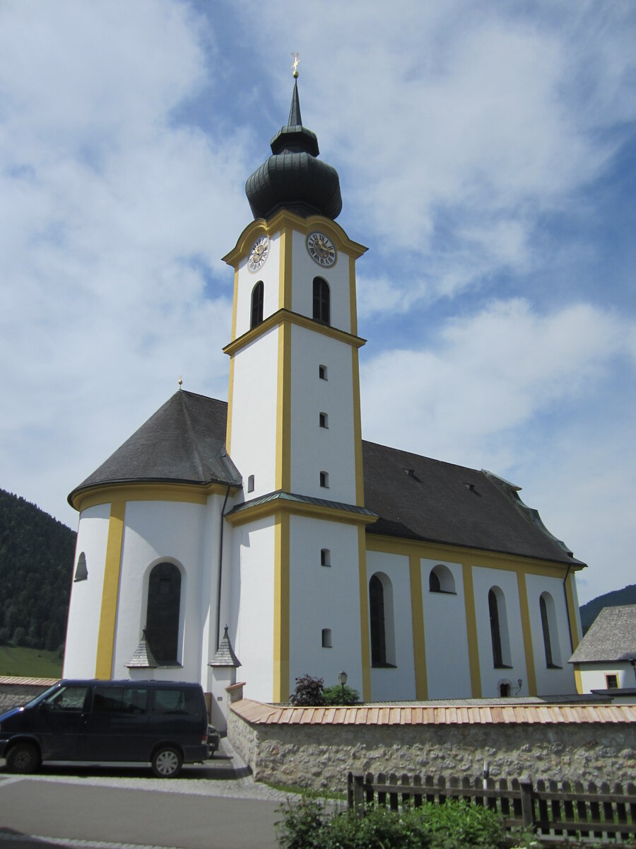 Sll in Tirol, Pfarrkirche St. Peter und Paul, erbaut von 1764 bis 1768 (09.06.2013)