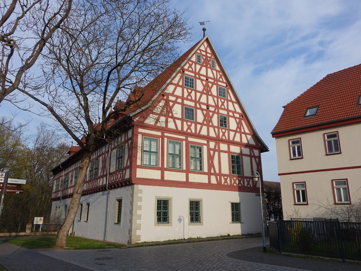 Smmerda, evangelisches Pfarrhaus am Marktplatz (07.04.2023)