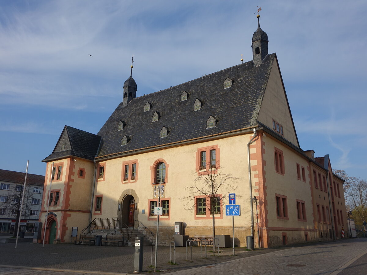 Smmerda, historisches Rathaus am Markt,  Renaissancebau von 1539 (07.04.2023)