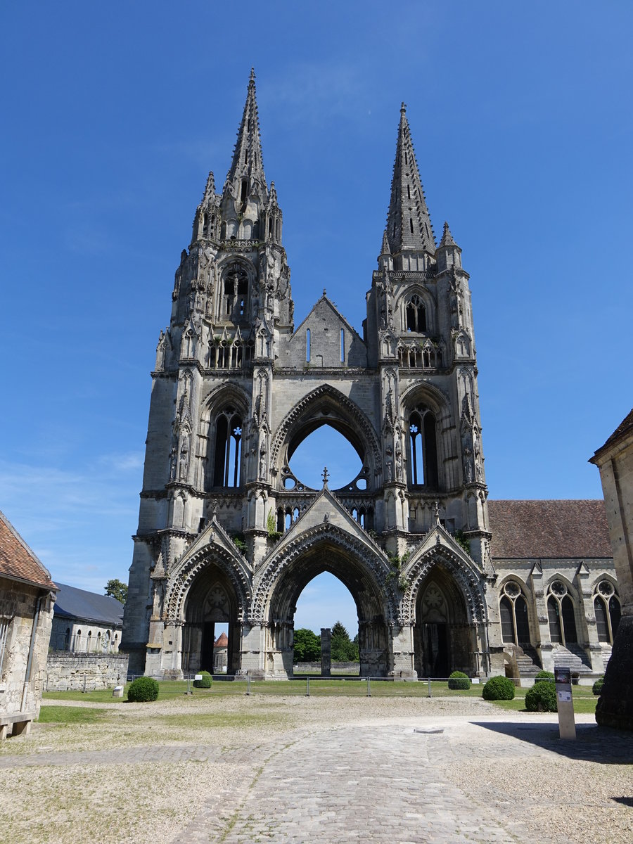 Soissons, Fassade der Abteikirche Saint-Jean-des-Vignes, erbaut im 13. Jahrhundert (09.07.2016)