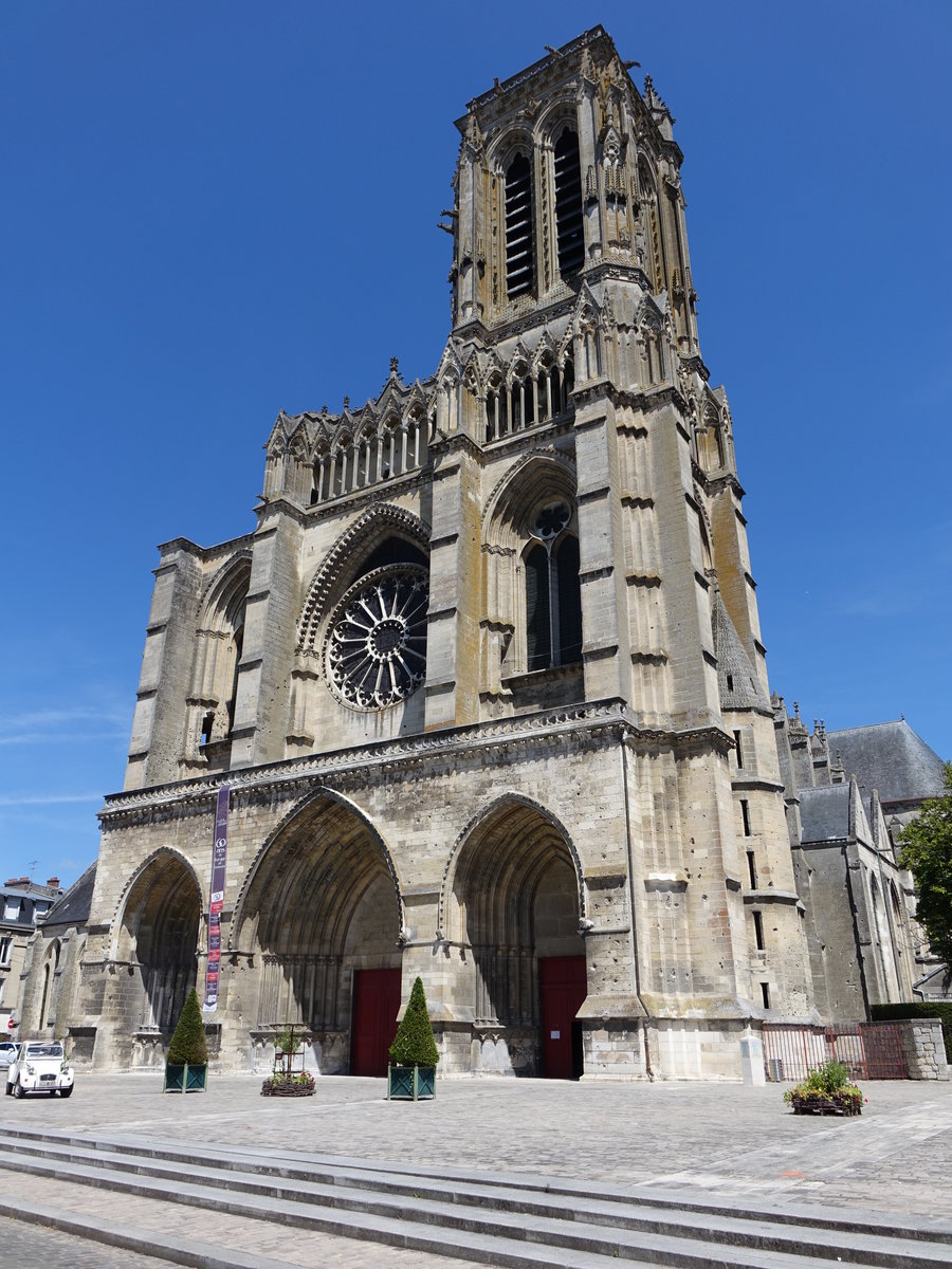 Soissons, Kathedrale Saint-Gervais, erbaut im 13. Jahrhundert, Fassade 18. Jahrhundert (09.07.2016)