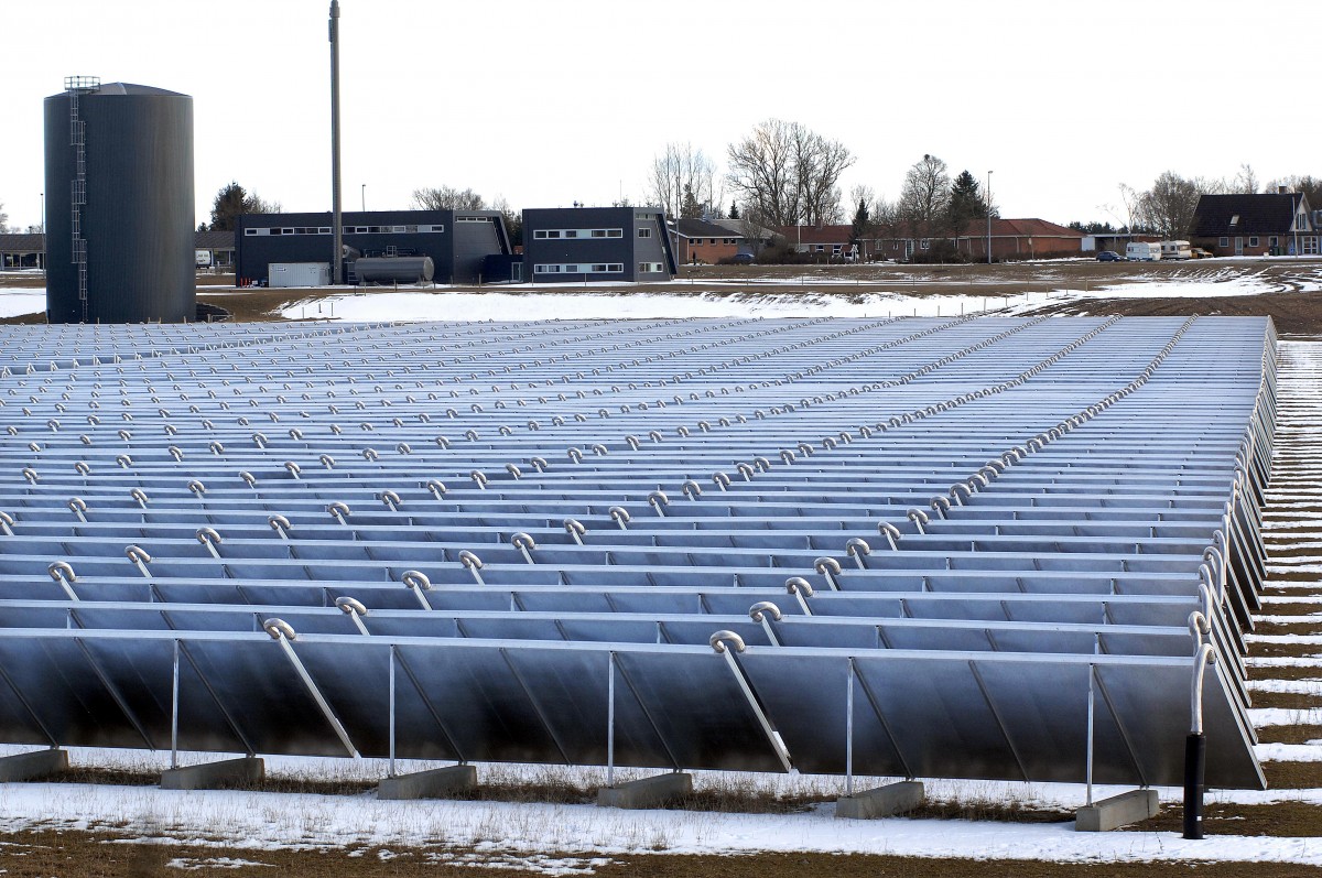 Solaranlage in Vojens (Woyens) in Snderjylland/Nordschleswig. Aufnahme: Mrz 2013.