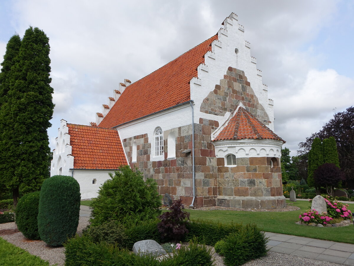 Sollested, evangelische Kirche, turmlose romanische Kirche aus Granitquadern (18.07.2021)