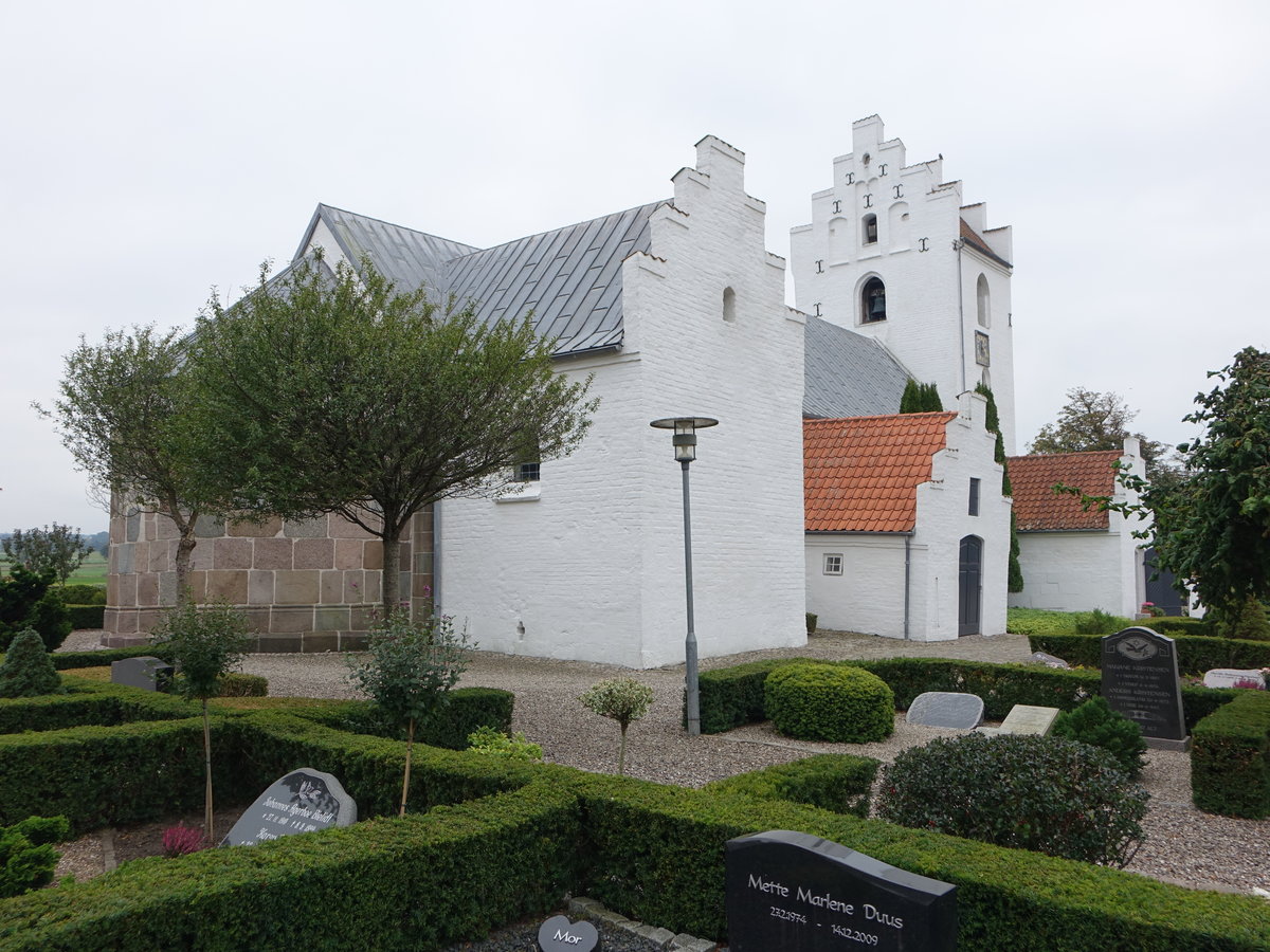Sonderholm, romanische ev. Kirche aus Granitquadern, gotischer Backsteinturm (22.09.2020)
