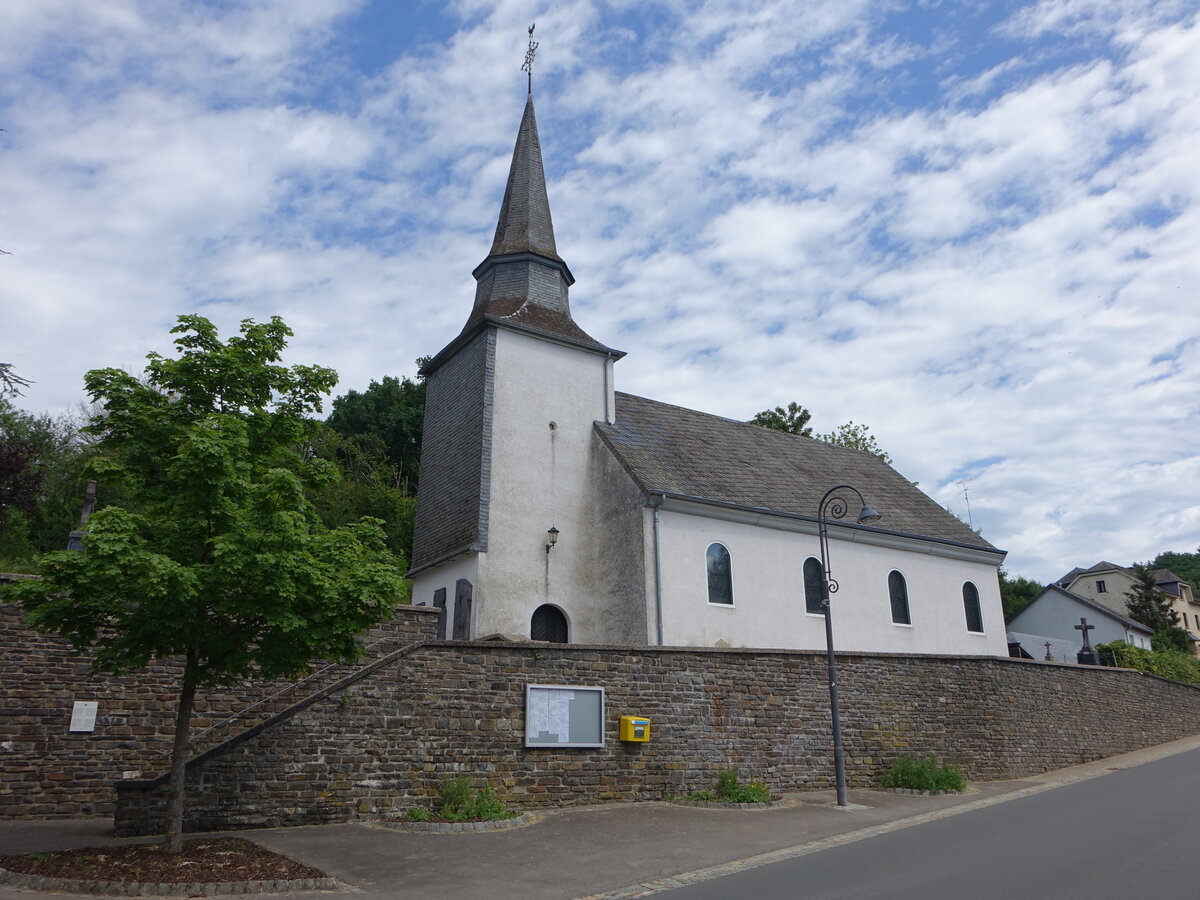 Sonlez, Pfarrkirche Saint-Nicolas in der Rue Jean-Baptist Determe (22.06.2022)