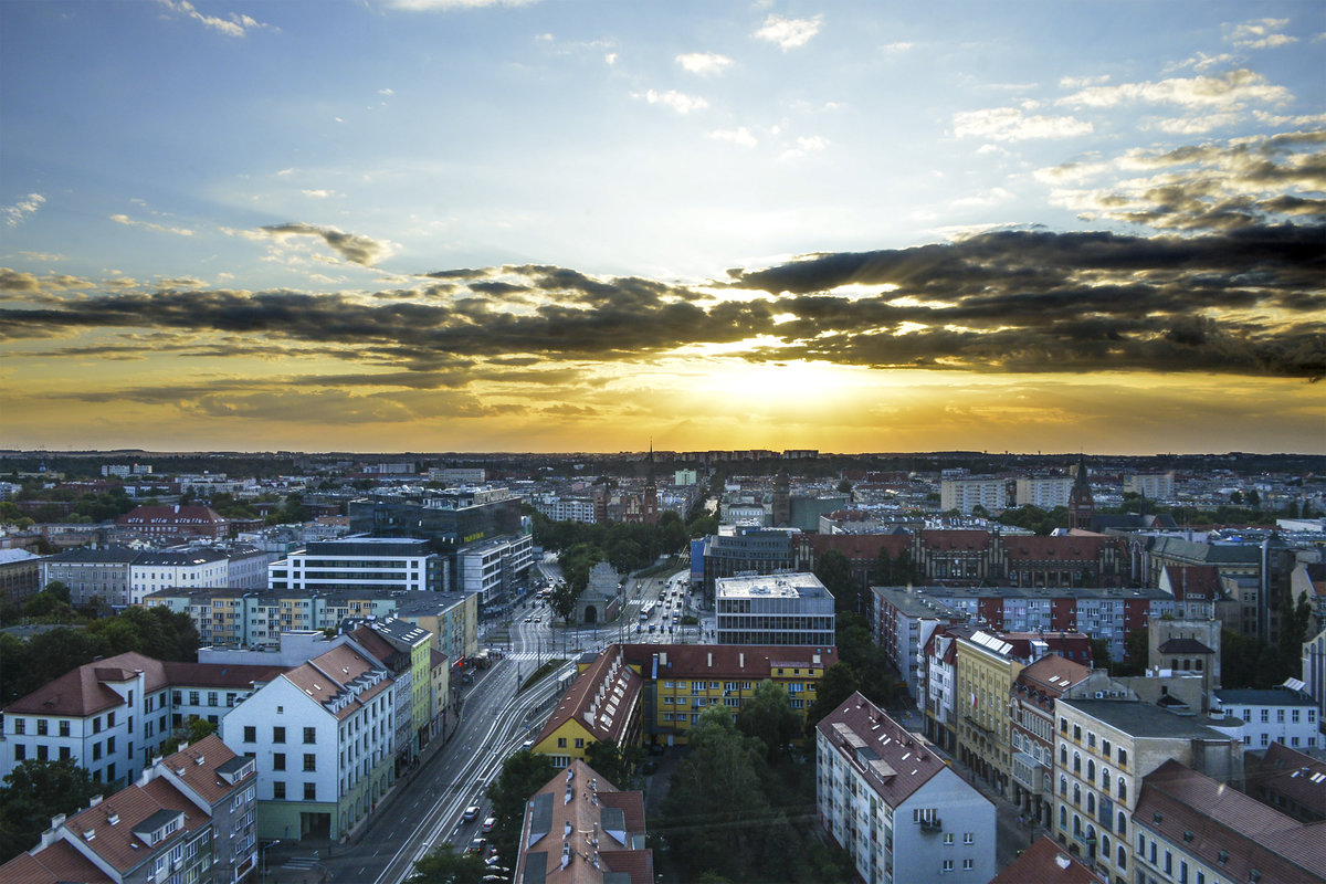 Sonnenuntergang über Stettin (Szczecin) - Aussicht vom Turm der St. Jakobinische (Katedra Świętego Jakuba). Aufnahme: 10. August 2019.