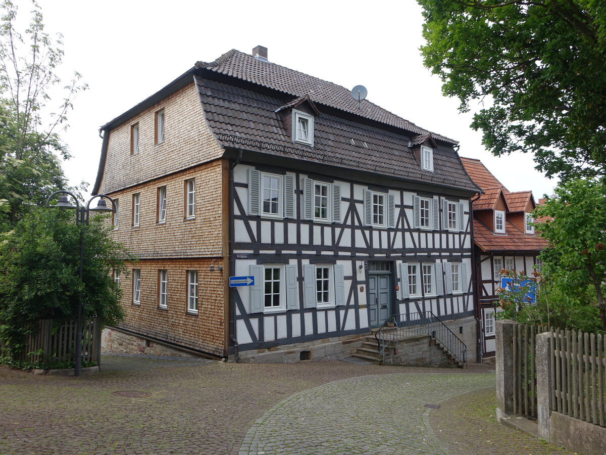 Sontra, Fachwerkpfarrhaus in der Kirchgasse (03.06.2022)