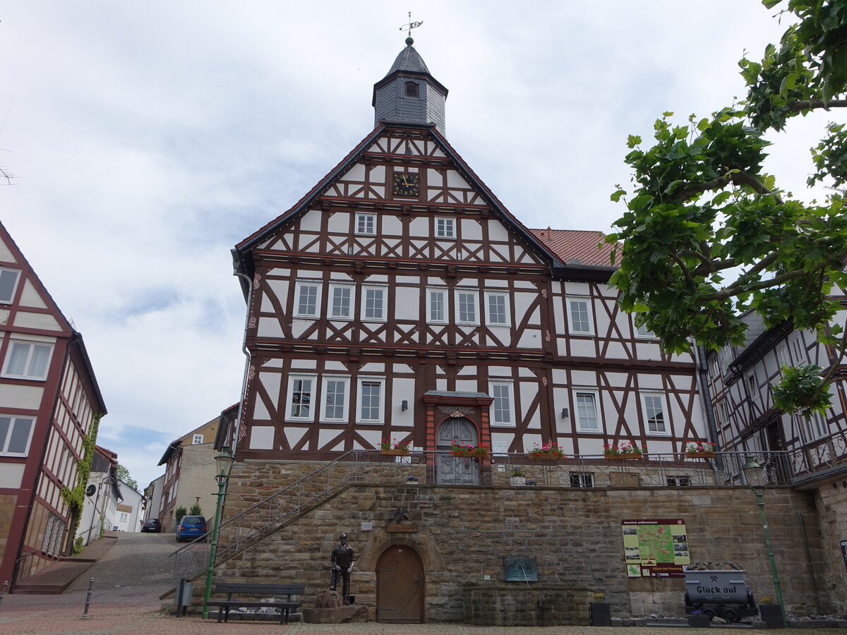 Sontra, historisches Rathaus am Marktplatz, erbaut von 1668 bis 1670 (03.06.2022)