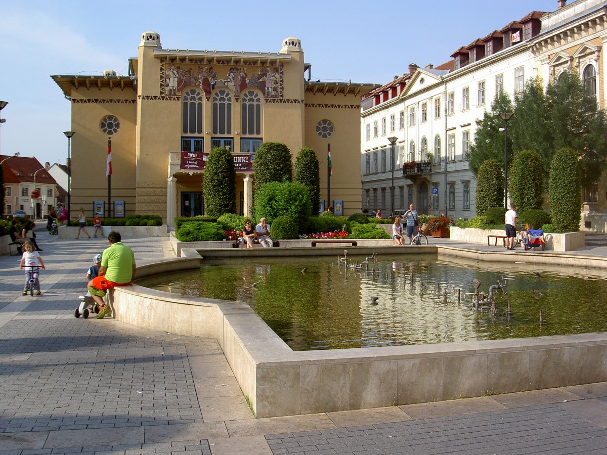 Sopron, Petöfi Theater, Jugendstil Bau von 1909, Erbaut von Istvan Medgyaszay (27.07.2014)