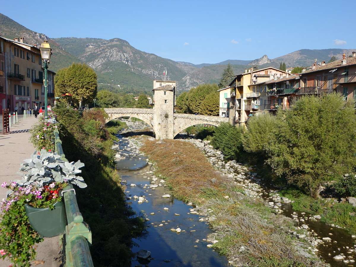 Sospel, alte Brcke aus dem 11. Jahrhundert ber des Fluss Bevera (27.09.2017)