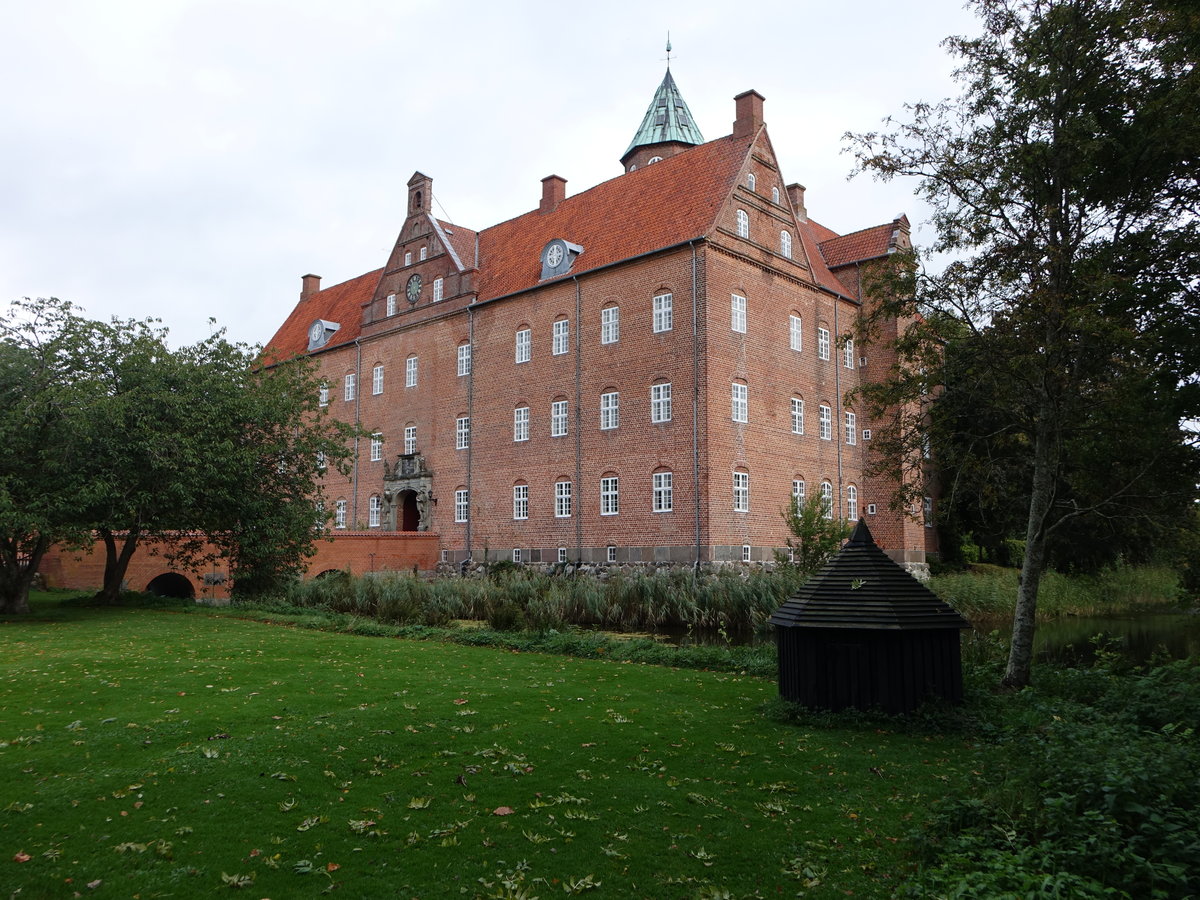 Sostrup, dreiflgelige Herrensitz, erbaut von 1599 bis 1609 (24.09.2020)