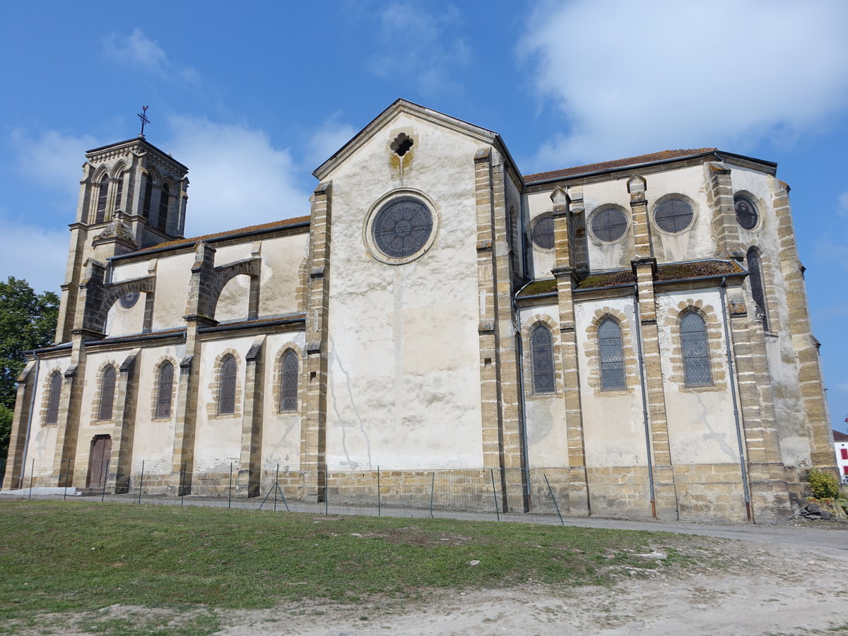Souprosse, neugotische Kirche Saint-Pierre, erbaut im 19. Jahrhundert (26.07.2018)