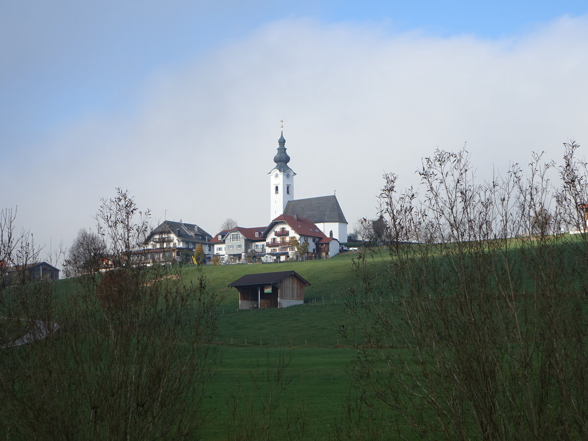 Sptgotische St. Ulrich Kirche in Ulrichshgl, erbaut bis 1470, Kirchturm von 1758 (10.11.2018)