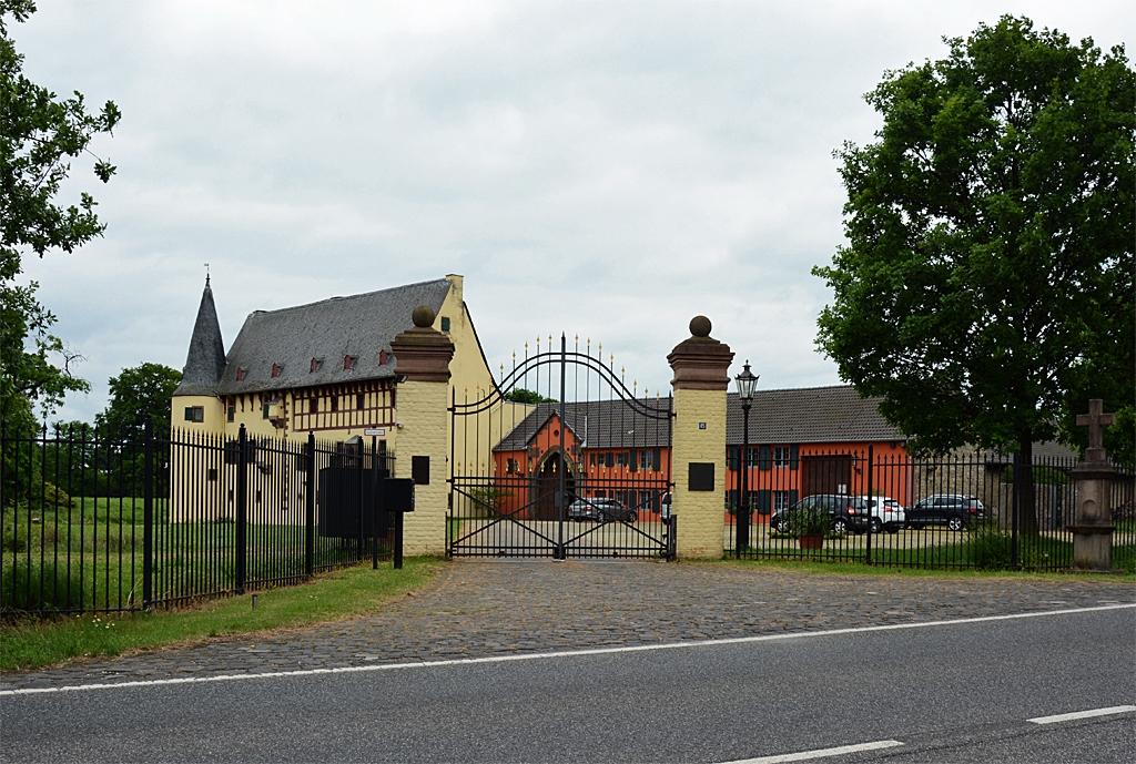 Sptgotische Wasserburg Langendorf in Zlpich-Langendorf - 28.05.2014