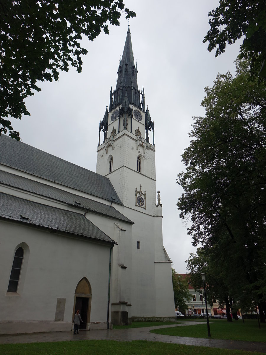 Spisska Nova Ves / Zipser Neudorf, kath. Pfarrkirche Maria Himmelfahrt, erbaut im 14. Jahrhundert, der 87 Meter hoher Kirchturm ist der hchste Kirchturm der Slowakei  (01.09.2020)