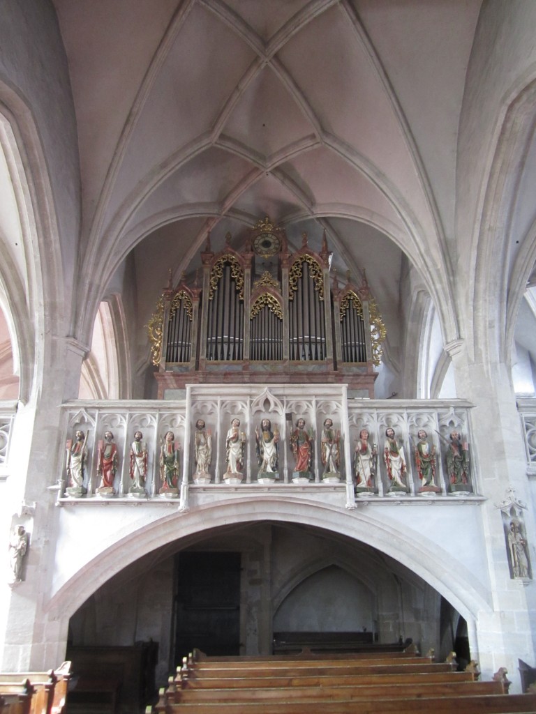 Spitz an der Donau, Orgelempore mit Christusfigur und 12 Aposteln der Pfarrkirche 
St. Mauritius (22.09.2013)