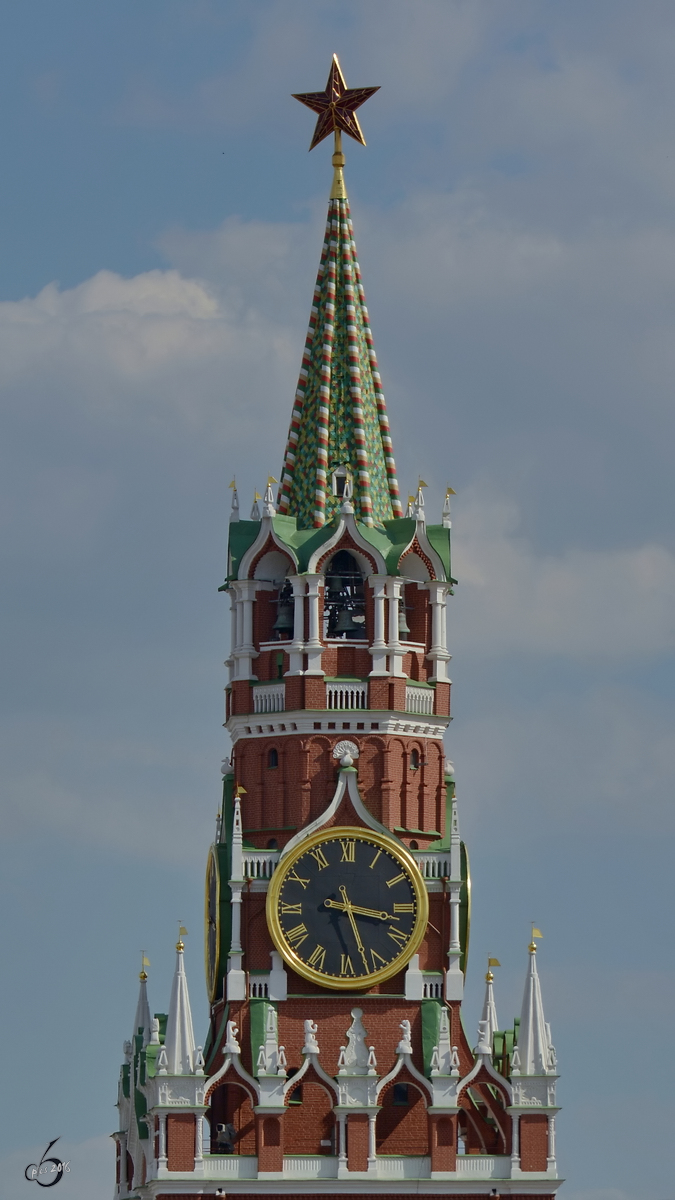 Spitze des Erlserturmes in der russischen Hauptstadt Moskau. (Mai 2016)