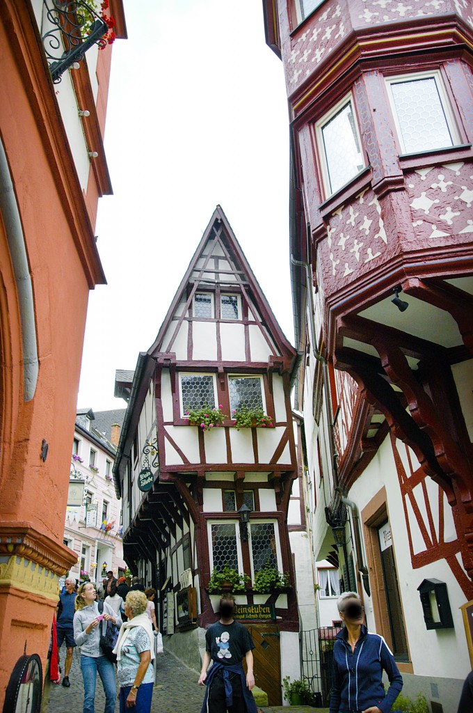 Spitzhuschen - Weinstube Schmitz in der Karlstrae 13, Bernkastel-Kues. Aufnahme: Juli 2007.