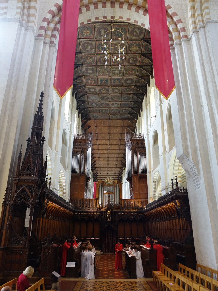 St. Albans, Mittelschiff und Chorgesthl der Kathedrale (11.07.2015)