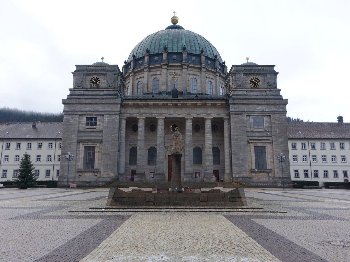 St. Blasien im Schwarzwald, frhklassizistischer Dom St. Blasien, erbaut von 1771 bis 1781 aus Buntsandstein aus Unteralpfen, Bauleiter Franz Josef Salzmann (31.12.2018)