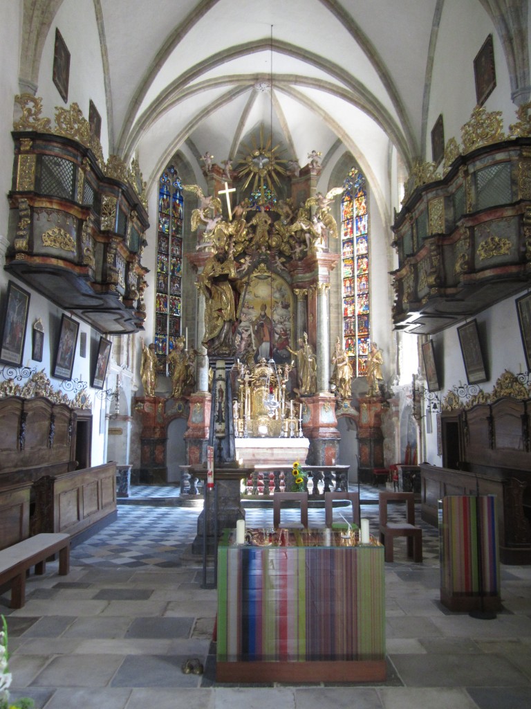 St. Erhard, Hochaltar und Chorgesthl der St. Erhard Kirche (18.08.2013)